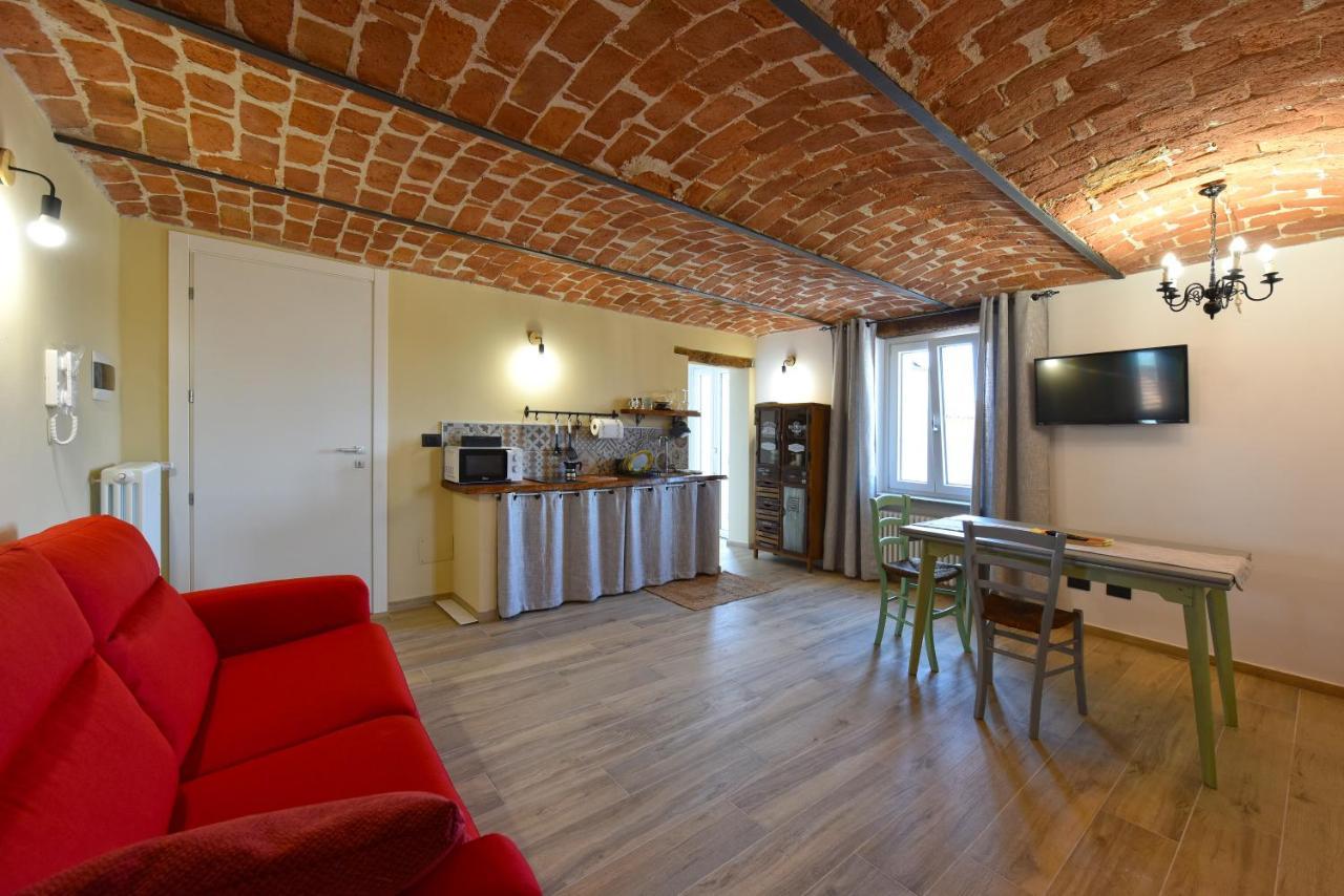 Casa Valentina 1902 Apartman Montegrosso dʼAsti Kültér fotó