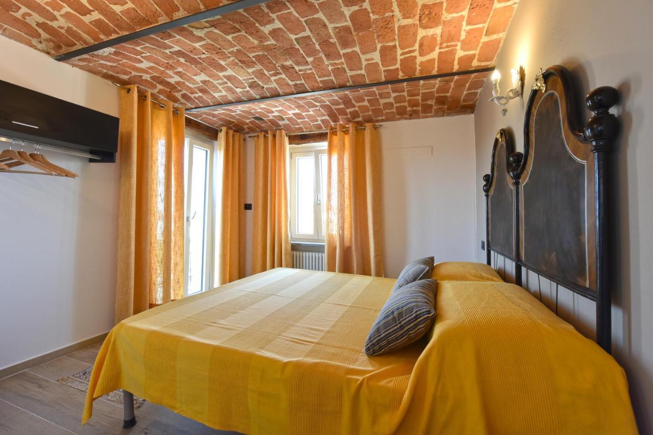 Casa Valentina 1902 Apartman Montegrosso dʼAsti Kültér fotó